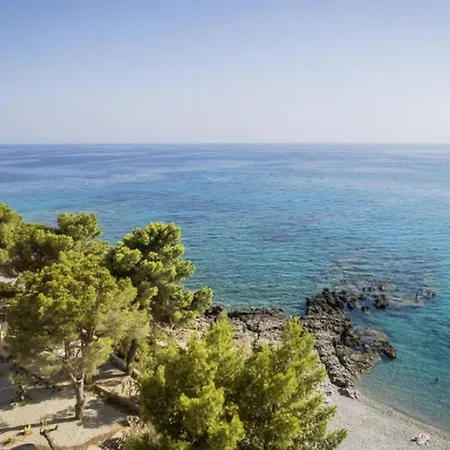 Βίλα Remarkable Kardamyli Beachfront | Millennium Earl | 2 Bedrooms | Spacious Furnished Outdoor Area With Spectacular Sea Views | Ritsa *