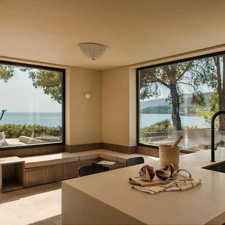 Βίλα Remarkable Kardamyli Beachfront | Millennium Earl | 2 Bedrooms | Spacious Furnished Outdoor Area With Spectacular Sea Views | Ritsa